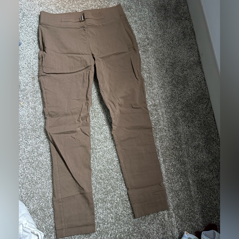 Elie Tahari tan pants!